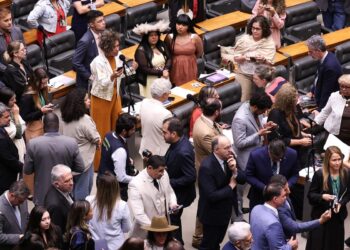 Câmara vota para derrubar veto ao PL da Dosimetria; falta o Senado