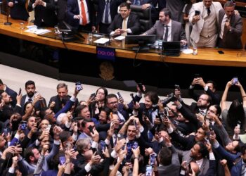 Congresso derruba parte de veto do presidente Lula ao PL da Dosimetria