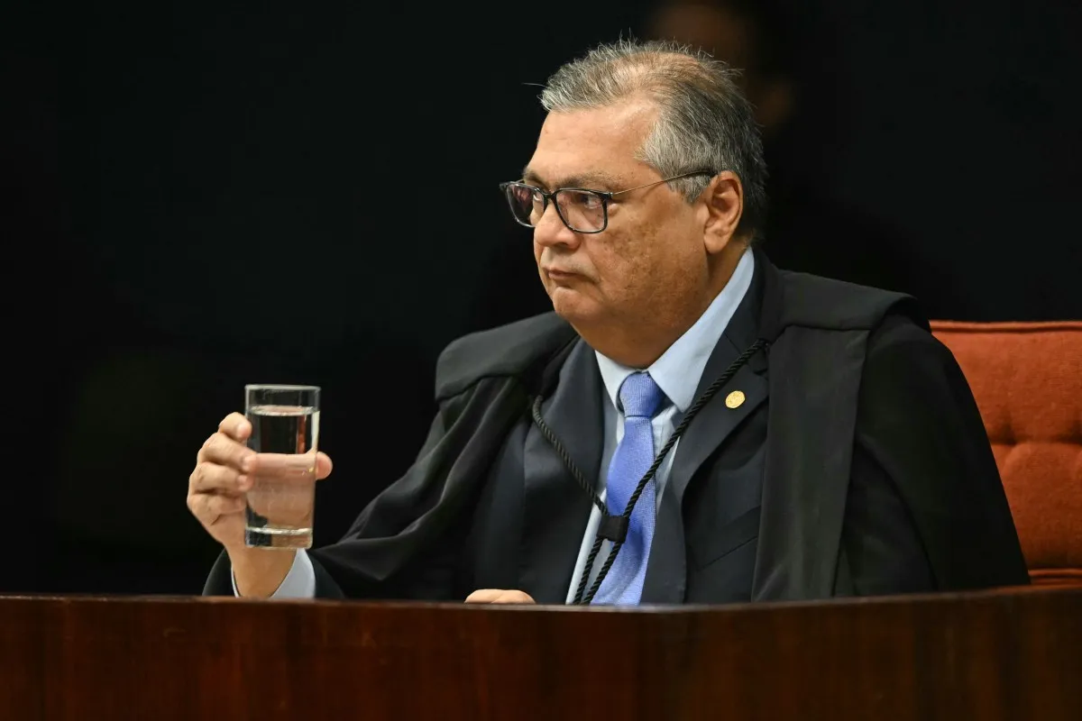 Dino estende anulação de quebras de sigilo por CPMI do INSS para Lulinha e outros