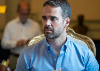 Eduardo Leite cita rejeição a Lula e Bolsonaro e diz haver 'apetite por algo novo' no país