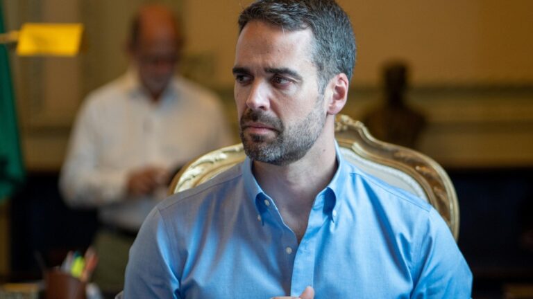 Eduardo Leite cita rejeição a Lula e Bolsonaro e diz haver 'apetite por algo novo' no país
