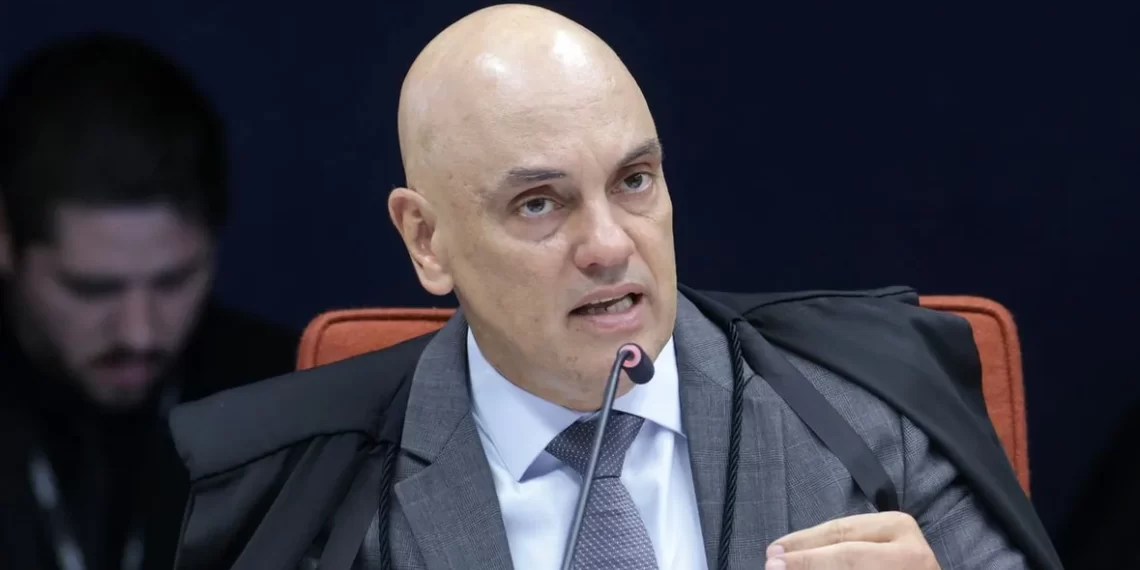 Moraes pede que PGR se manifeste sobre pedido de prisão domiciliar de Bolsonaro