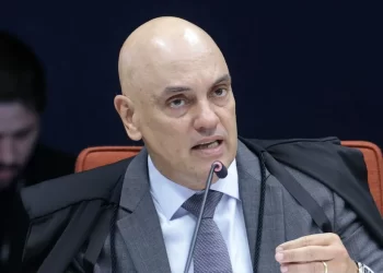 Moraes pede que PGR se manifeste sobre pedido de prisão domiciliar de Bolsonaro
