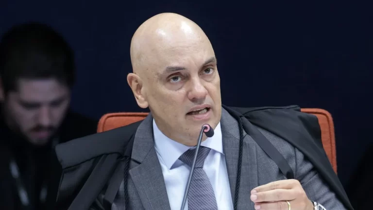 Moraes pede que PGR se manifeste sobre pedido de prisão domiciliar de Bolsonaro