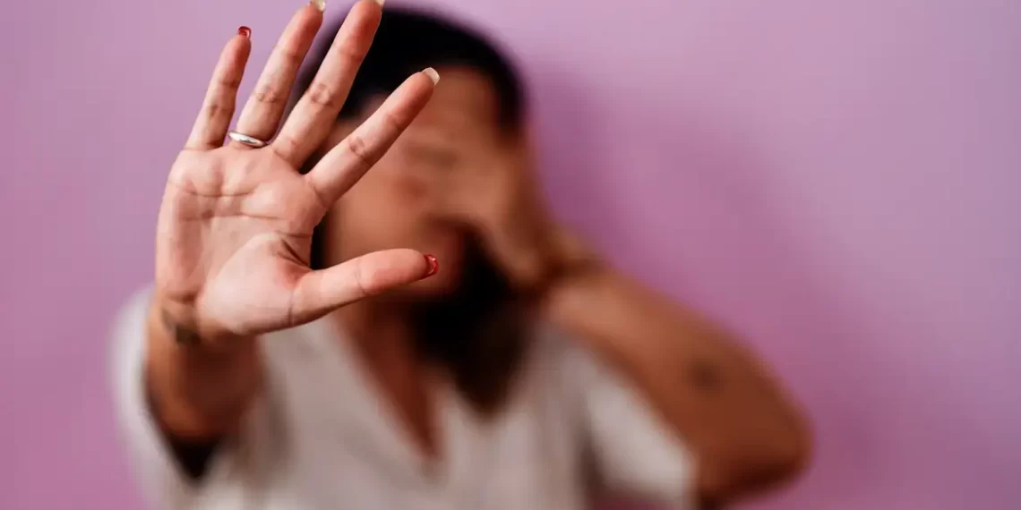 Em 2025, 70% das agressões contra mulheres ocorreram dentro de casa