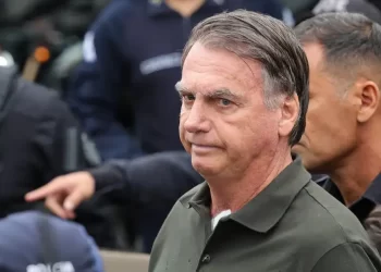 PGR dá aval para Bolsonaro fazer cirurgia no ombro