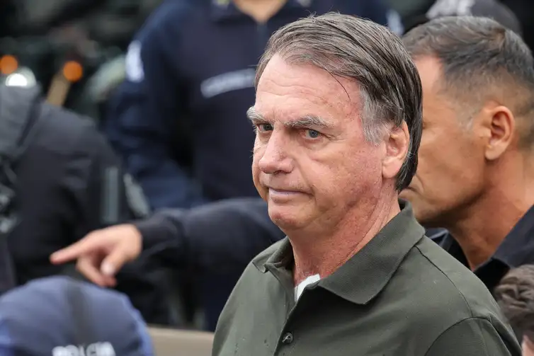 PGR dá aval para Bolsonaro fazer cirurgia no ombro