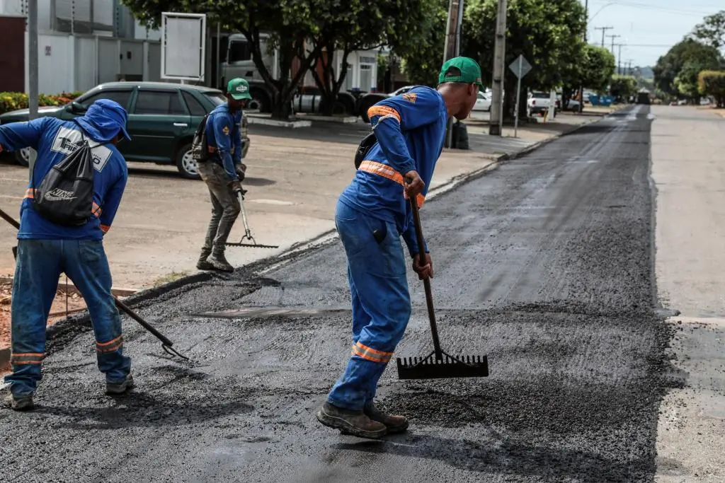 Governo de MT investe R$ 1,8 bilhão em melhoria de mais de 4 mil km de asfalto dentro das cidades