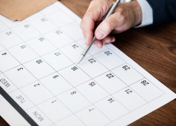 Feriado de Tiradentes: entenda os direitos na emenda e quando o desconto é permitido