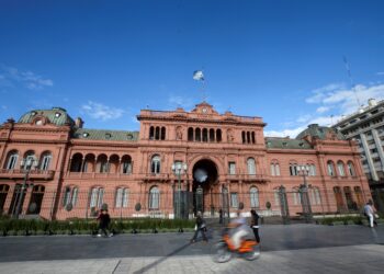 FMI e Argentina fecham acordo para liberação de US$ 1 bilhão