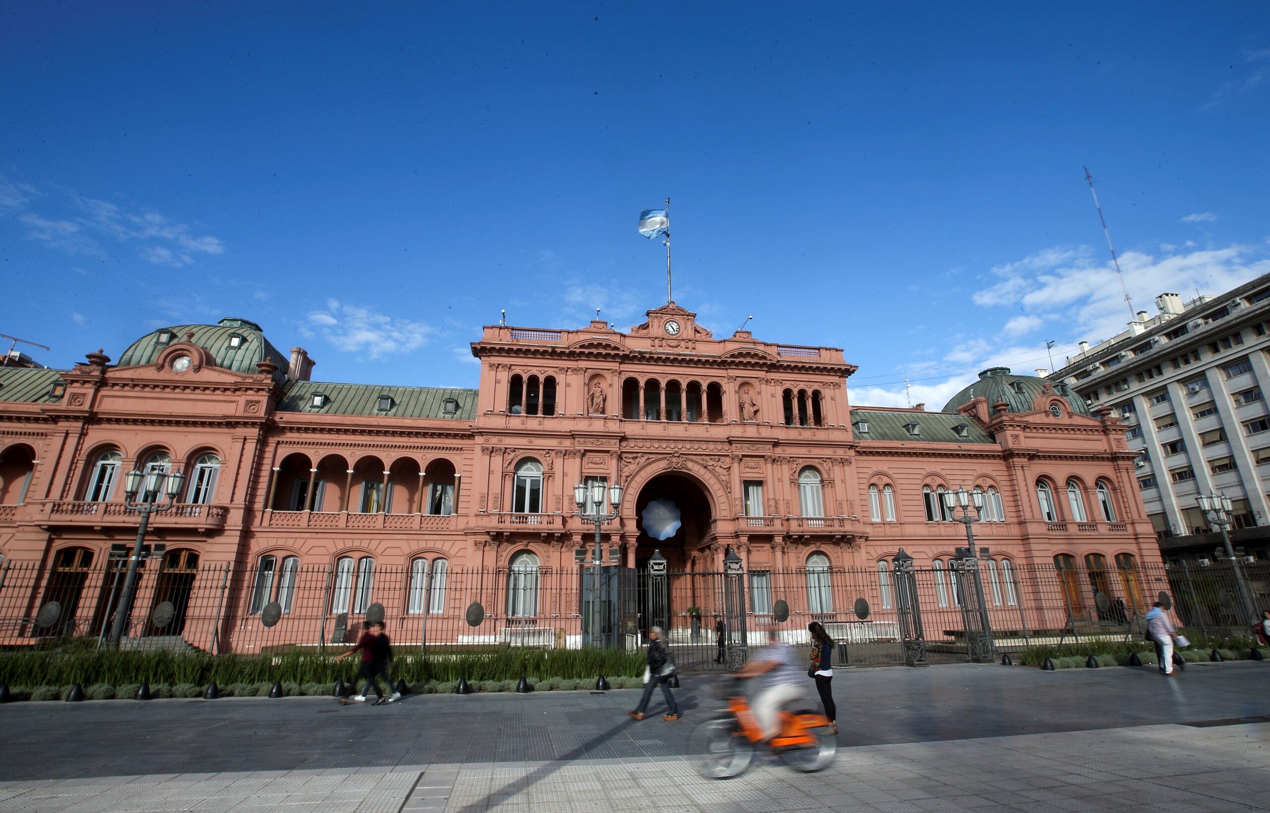 FMI e Argentina fecham acordo para liberação de US$ 1 bilhão
