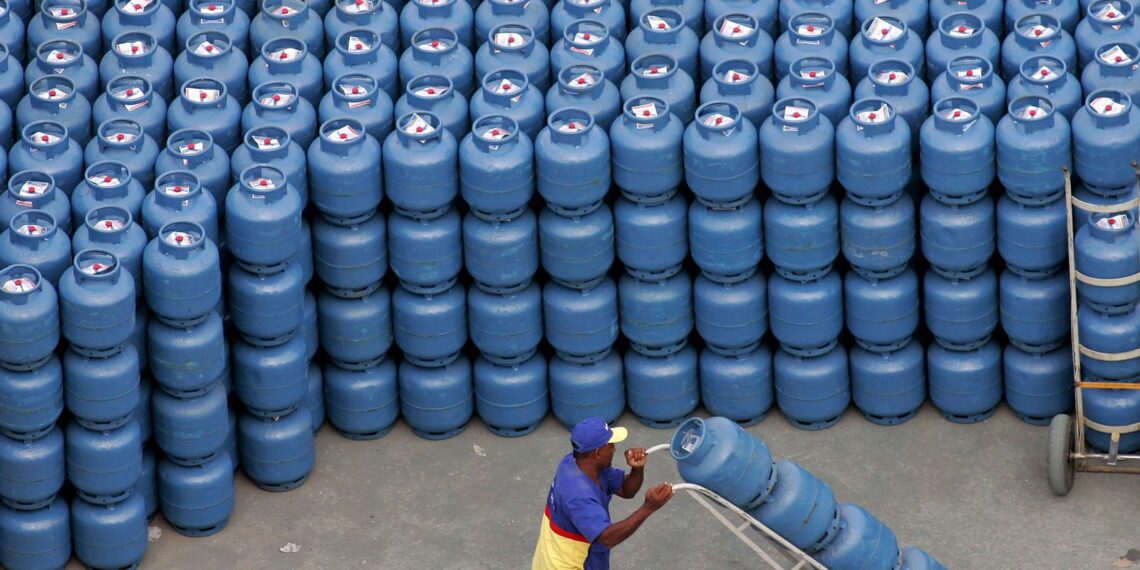 Governo libera R$ 330 milhões para segurar preço do gás de cozinha