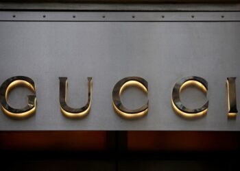 Dona da Gucci vai lançar óculos inteligentes em parceria com o Google no próximo ano, diz presidente