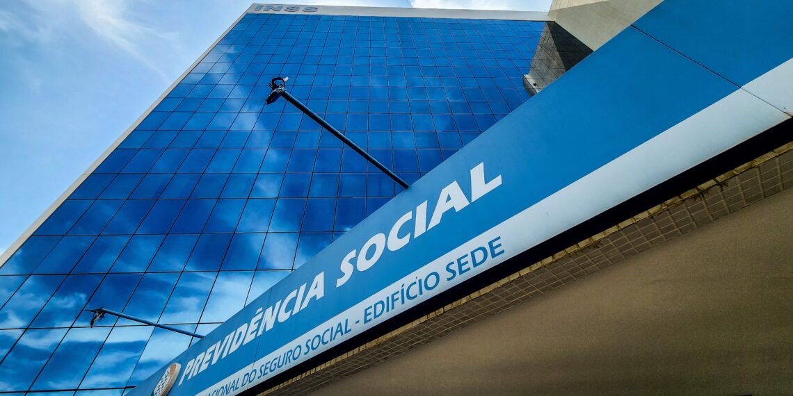 INSS inicia pagamento de benefícios de abril; veja calendário