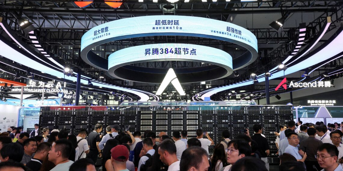 Huawei aumenta receita anual para US$ 127,5 bilhões, mas crescimento em 2025 foi mais lento