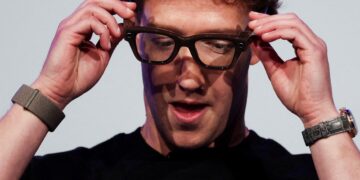 Meta cria 'clone' de Mark Zuckerberg com inteligência artificial, diz jornal