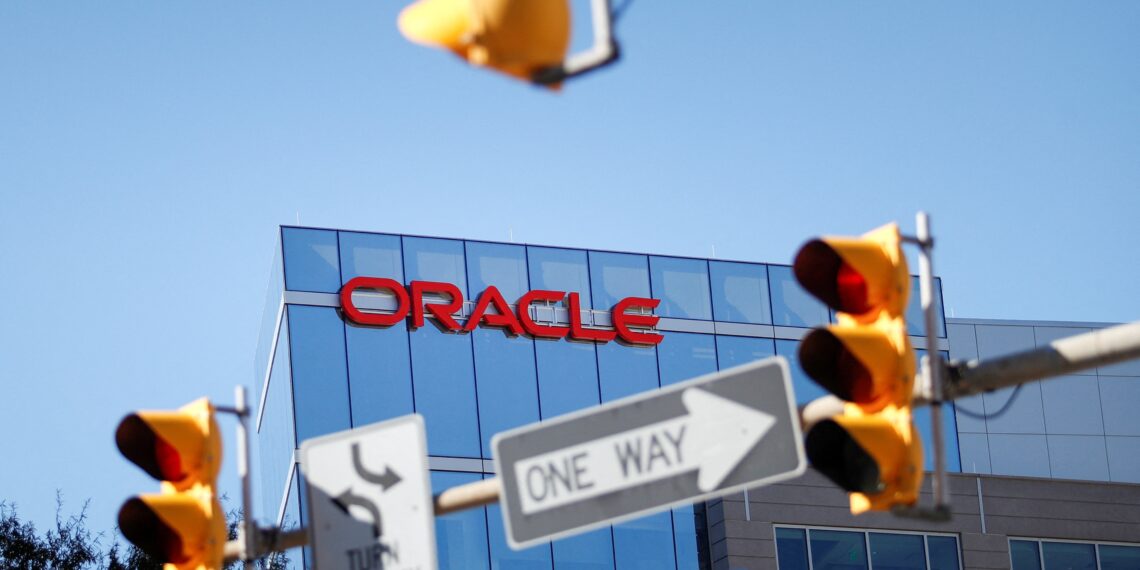 Oracle promove demissões em massa para investir em IA, diz TV