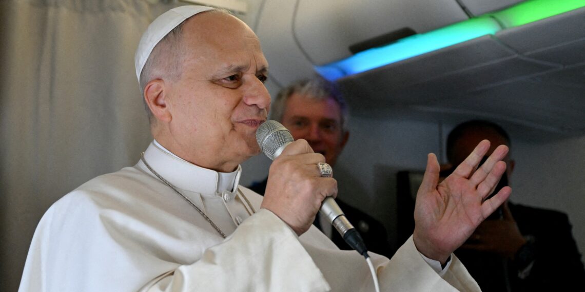 É #FAKE vídeo do papa Leão XIV nomeando Frei Gilson como 'ferramenta de Deus'; cena feita com IA leva a golpe do PIX