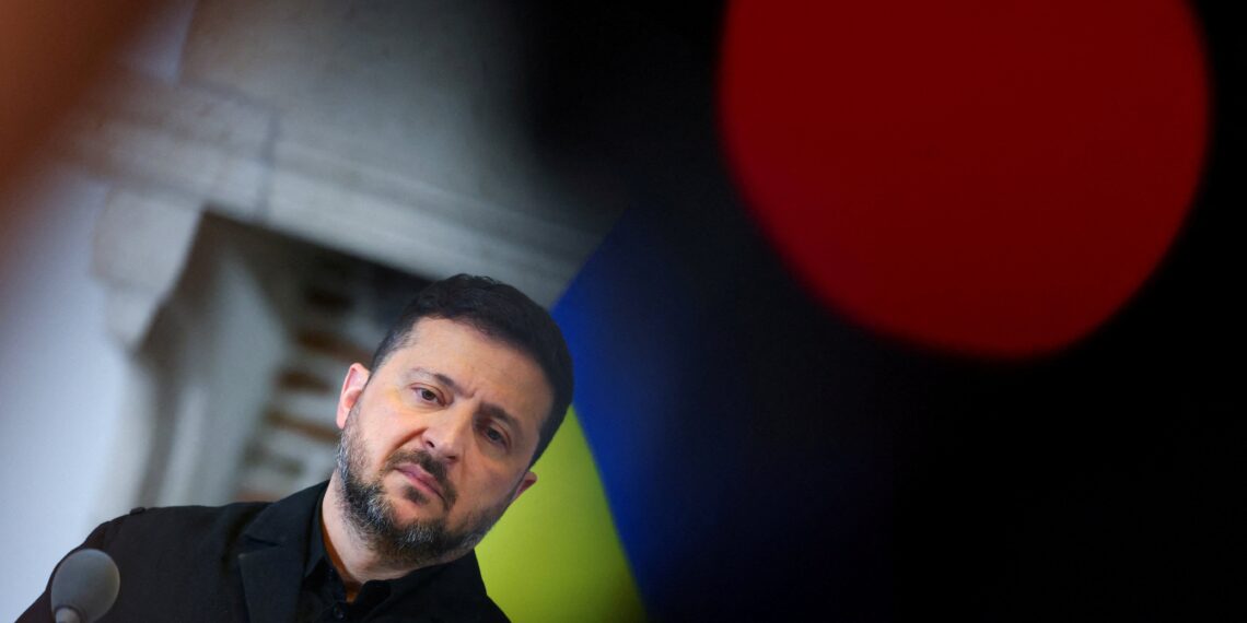 Alívio de sanções ao petróleo russo é ‘dinheiro para a guerra’, diz Zelensky