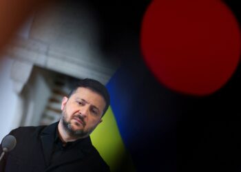 Alívio de sanções ao petróleo russo é ‘dinheiro para a guerra’, diz Zelensky