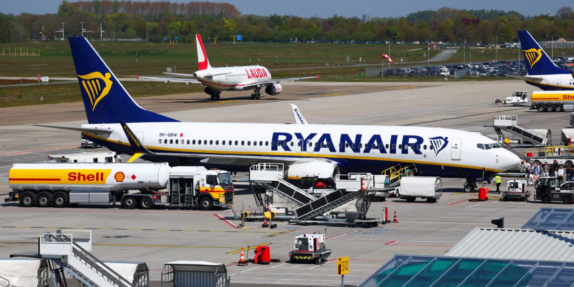 'Comprem agora': ministro espanhol alerta que guerra pode disparar preço de passagens aéreas