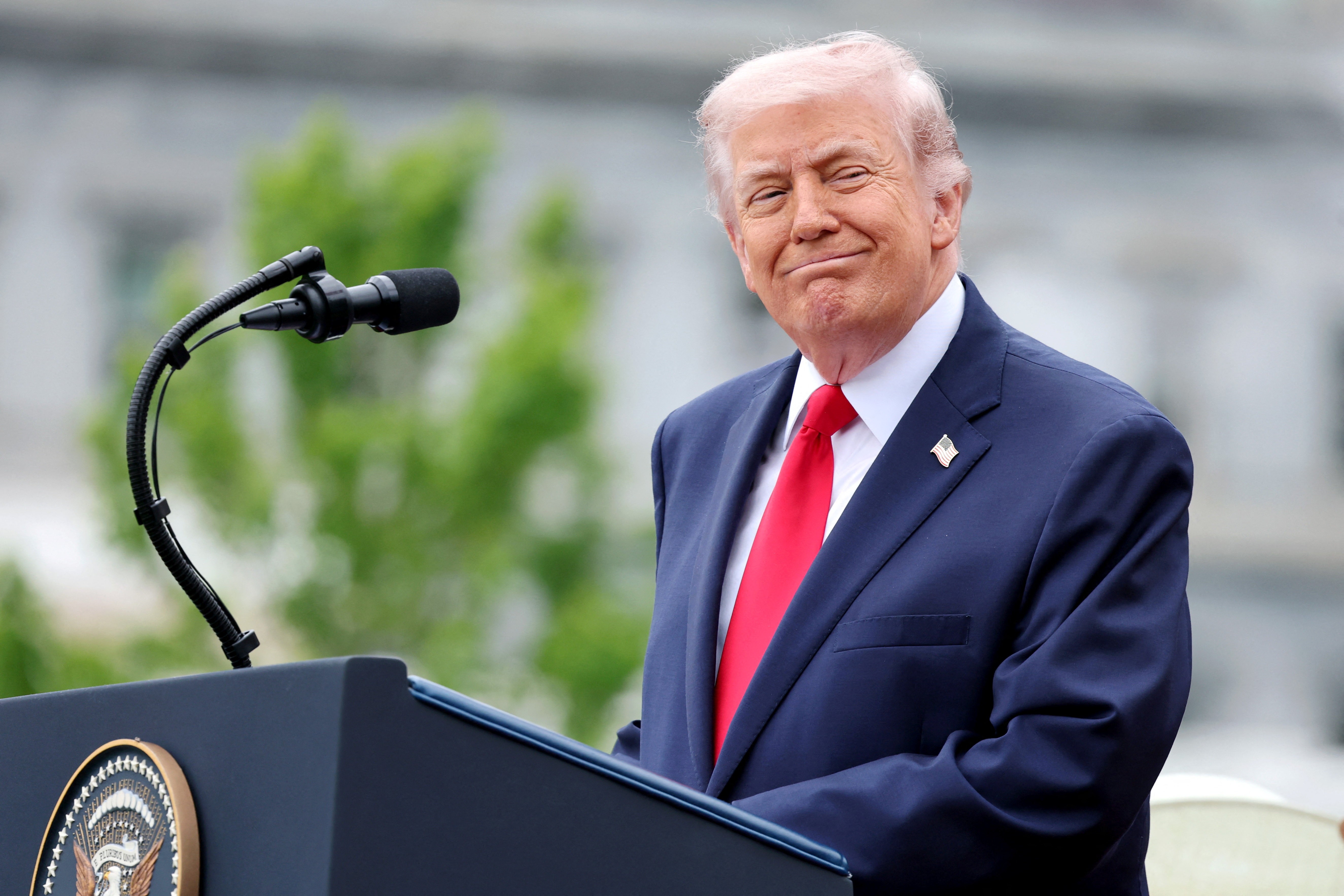 Após visita do rei Charles III, Trump diz que vai suspender tarifas sobre comércio de uísque entre Escócia e Kentucky