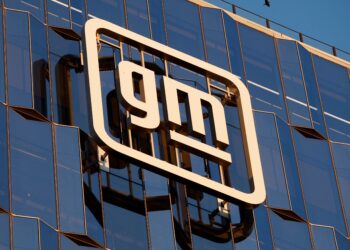 GM aumenta previsão de lucro e espera reembolso de tarifas nos EUA