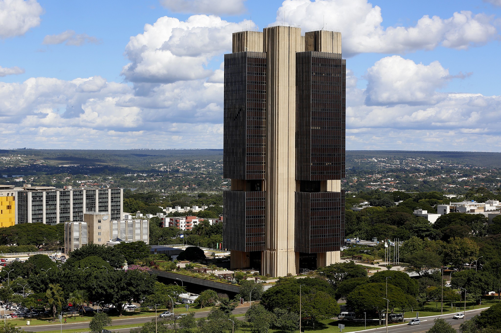Apesar de corte na Selic, Brasil segue em 2º no ranking de maiores juros reais do mundo; veja lista