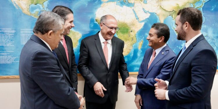 Acordo Mercosul-UE pode aumentar exportações brasileiras em 13%, diz Alckmin