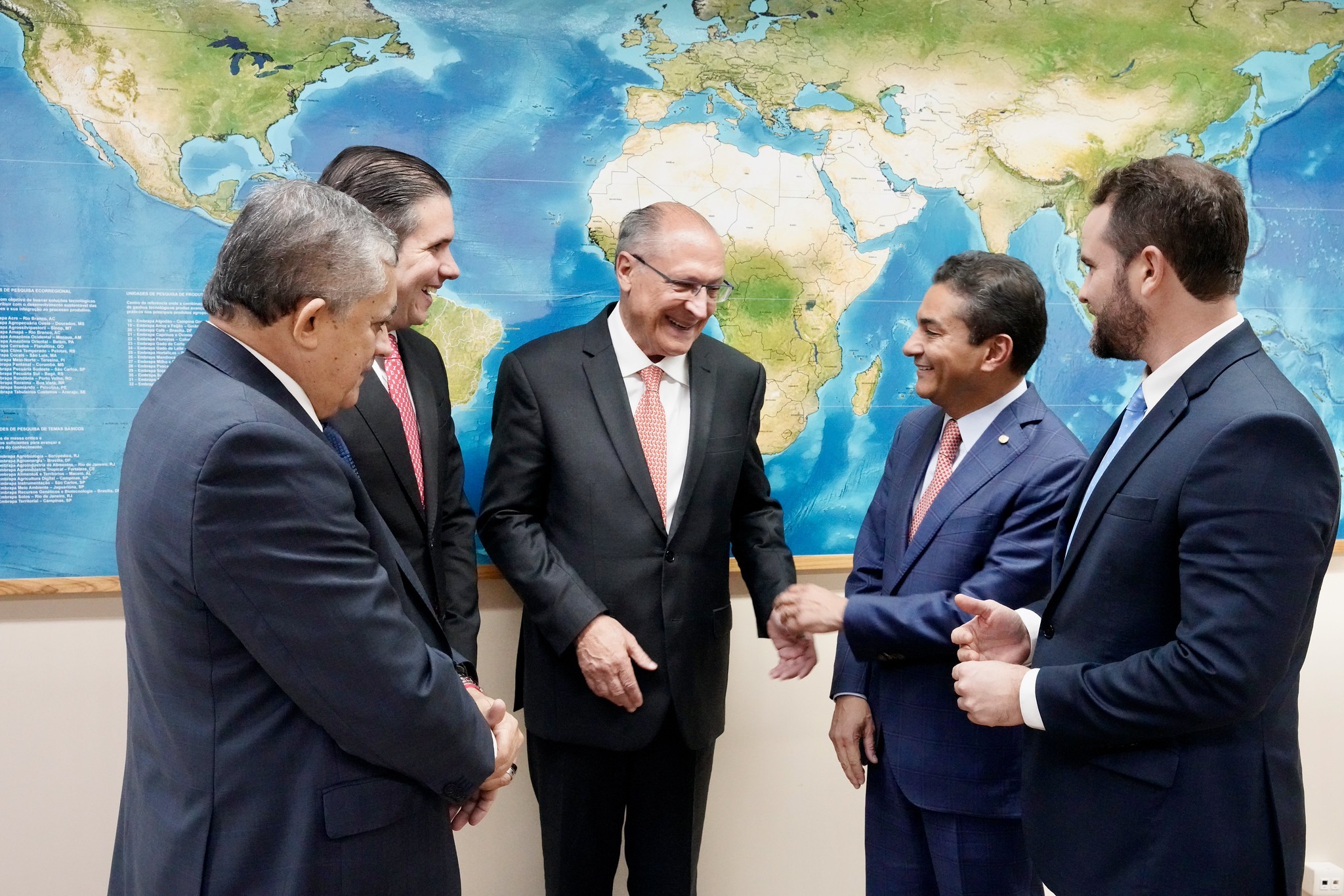 Acordo Mercosul-UE pode aumentar exportações brasileiras em 13%, diz Alckmin