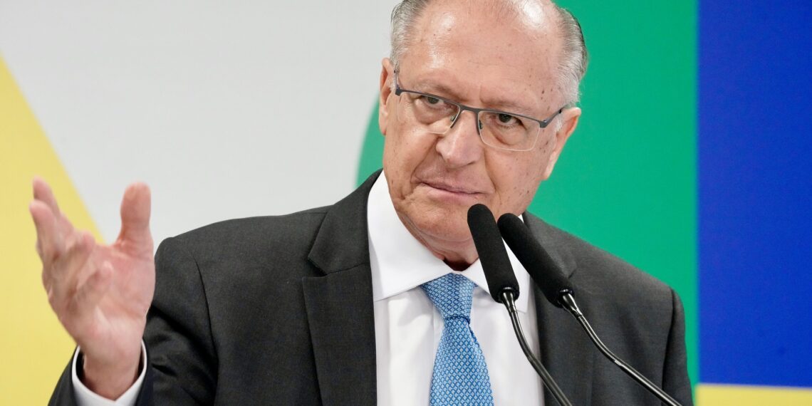 Alckmin diz que não é contra nem a favor da ‘taxa das blusinhas’ e afirma que apoiará decisão de Lula