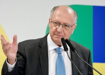 Alckmin diz que não é contra nem a favor da ‘taxa das blusinhas’ e afirma que apoiará decisão de Lula
