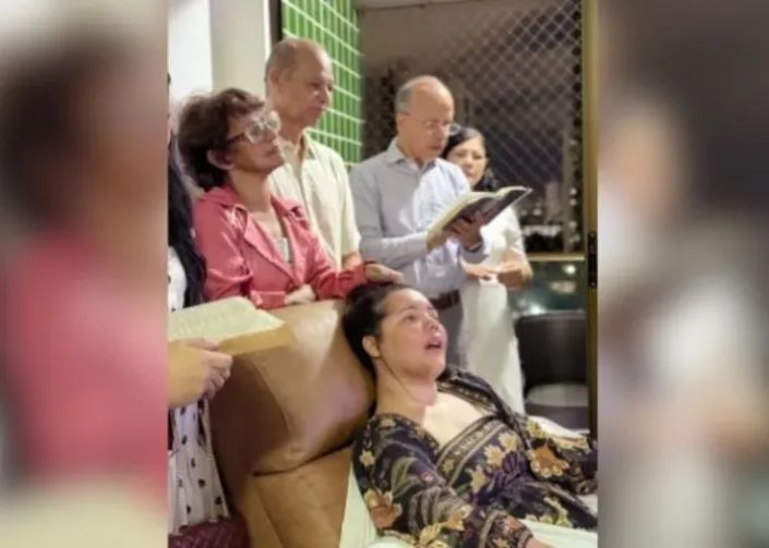 Família comemora 39 anos de Amanda Wanessa com culto no lar