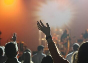 jovens finlandeses veem no cristianismo uma âncora