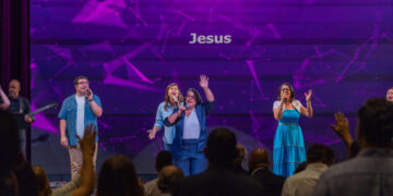 igreja fundada por brasileiros dobra a capacidade em templo
