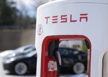 Tesla tem lucro de US$ 477 milhões no 1º trimestre, alta de 17%