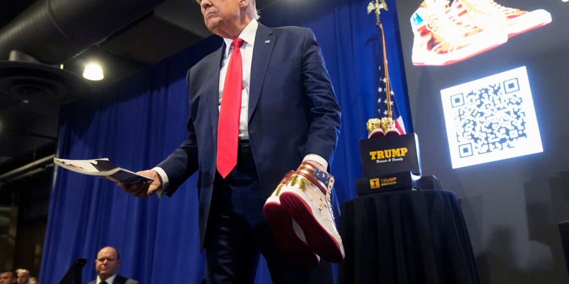 Explosão de negócios da família Trump abre caminho para presidentes dos EUA lucrarem com o cargo