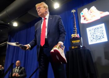 Explosão de negócios da família Trump abre caminho para presidentes dos EUA lucrarem com o cargo