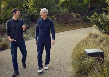 Apple anuncia sucessão: Tim Cook deixará comando e John Ternus será novo CEO