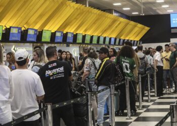 Passagens aéreas sobem quase 20% em março, diz Anac