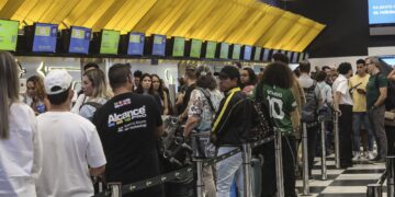 Passagens aéreas sobem quase 20% em março, diz Anac