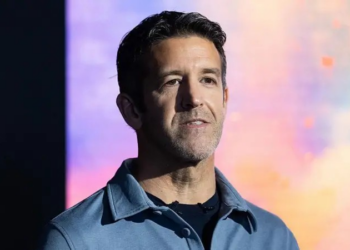 Apple entra em ‘nova era’ com troca de comando após 15 anos