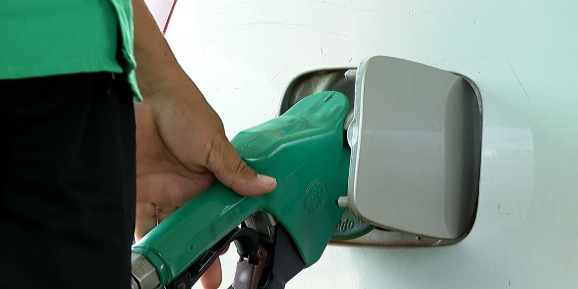 Ministro de Minas e Energia diz que aumento do teor de etanol na gasolina será discutido em maio