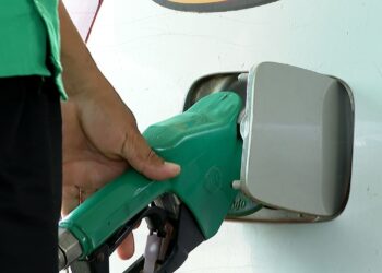 Ministro de Minas e Energia diz que aumento do teor de etanol na gasolina será discutido em maio