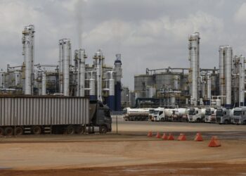 Conferência na Colômbia discute menor uso de combustíveis fósseis