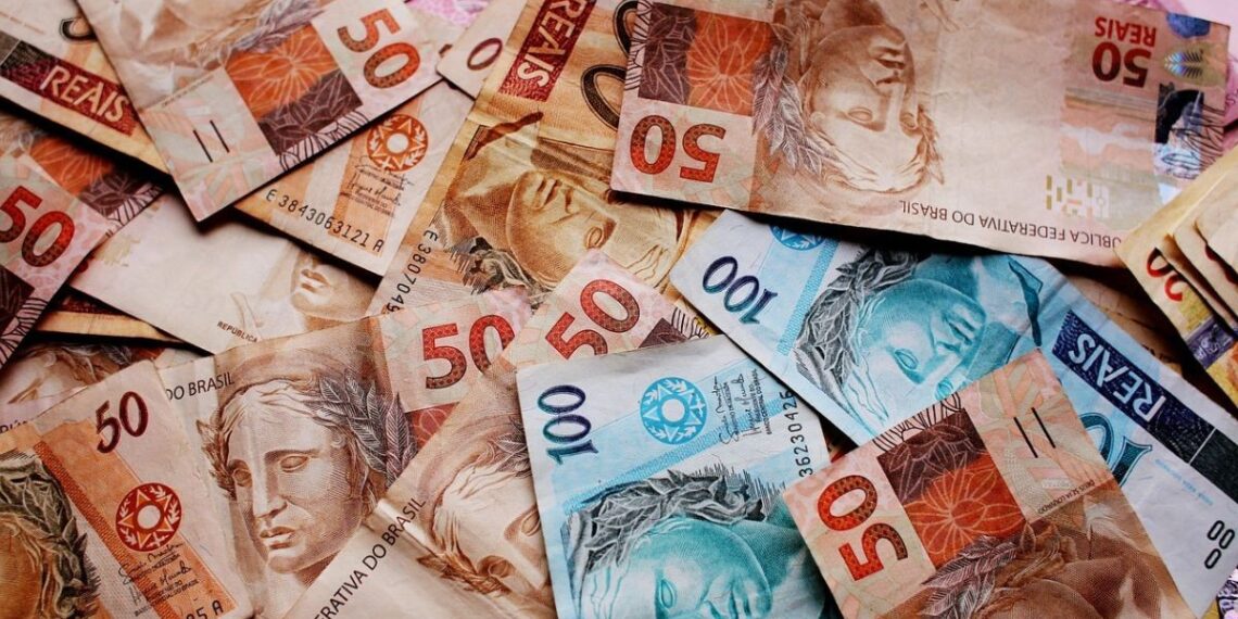 Governo estima salário mínimo de R$ 1.717 em 2027