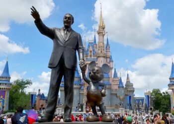 Disney abandona linguagem neutra e retoma ‘senhoras e senhores’