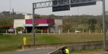 Projeto de lei que proíbe radar de trânsito escondido é aprovado por comissão da Câmara