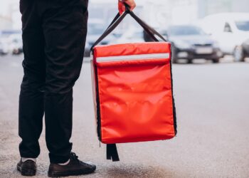 Governo inicia fiscalização de transparência de preços em aplicativos de transporte e delivery