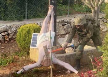 Fotos de IA exibem soldado de Israel substituindo estátua de Jesus